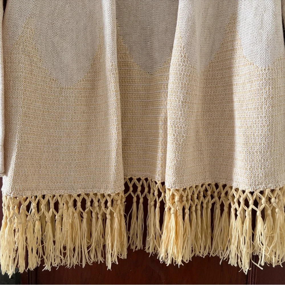 Lilly Pulitzer Tatum Long Fringe Hem
Cardigan Gold Metallic Small - Picture 3 of 12